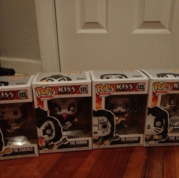 Funko Kiss 4 Pops - Picture 2 of 2
